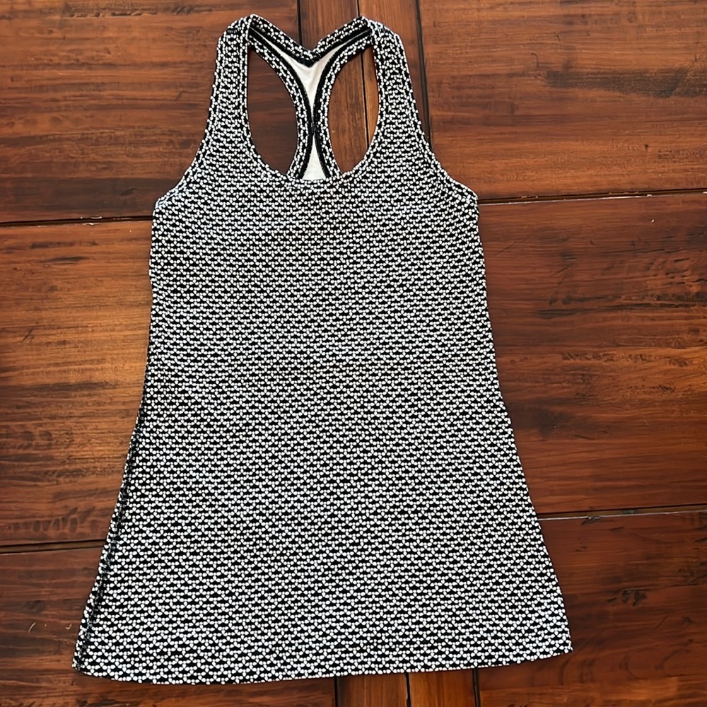 Black and White Lululemon Tank Top Size 4